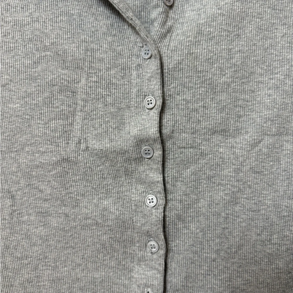 Reformation button down t shirt - Picture 2 of 3